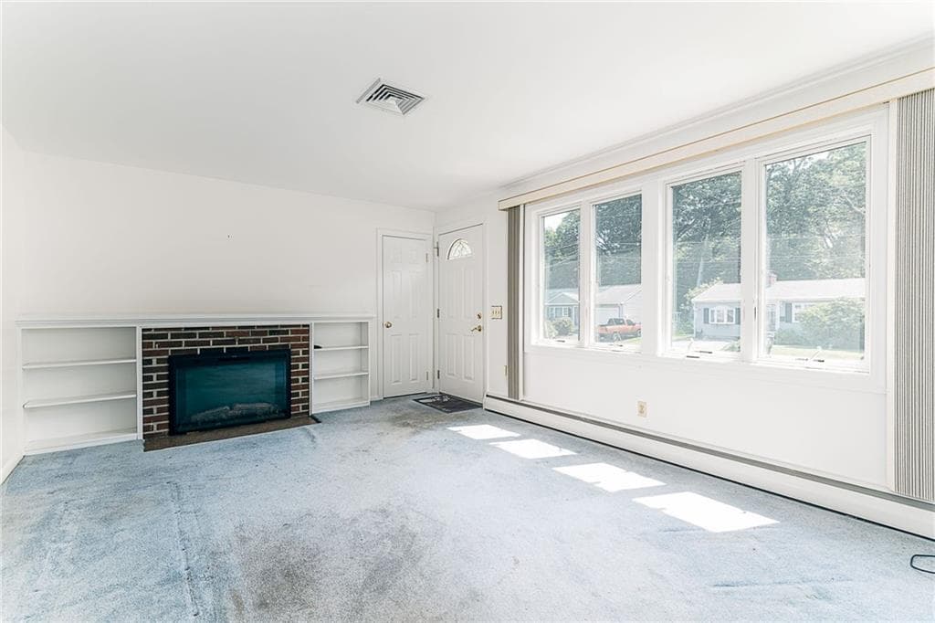 Single Family Residence at 91 Torrington Drive, Warwick, photo 6 of 28