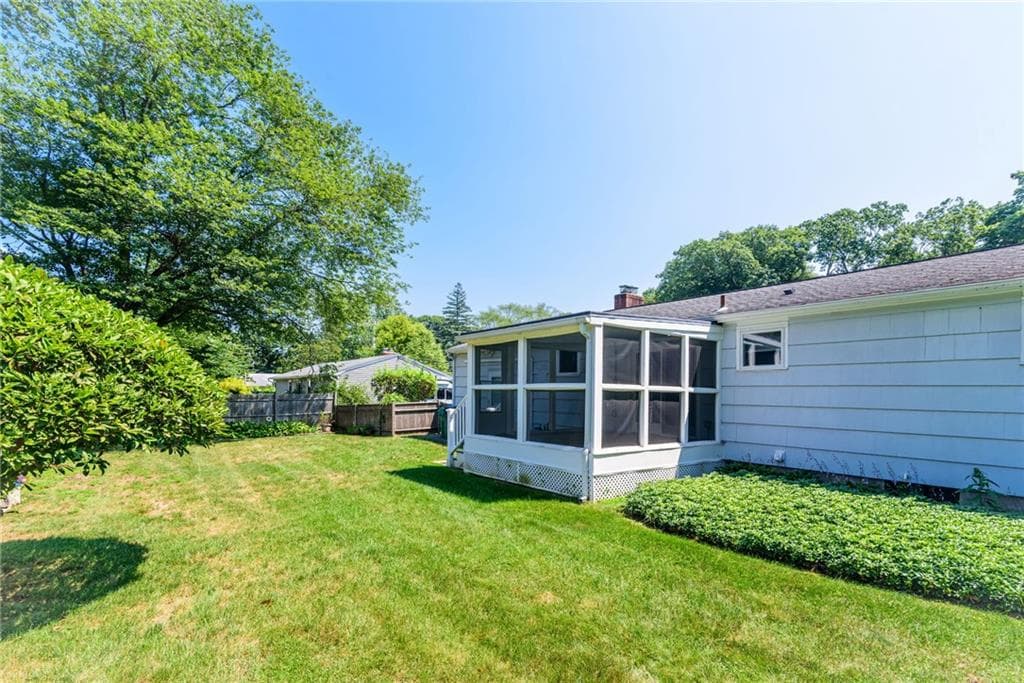 Single Family Residence at 91 Torrington Drive, Warwick, photo 22 of 28