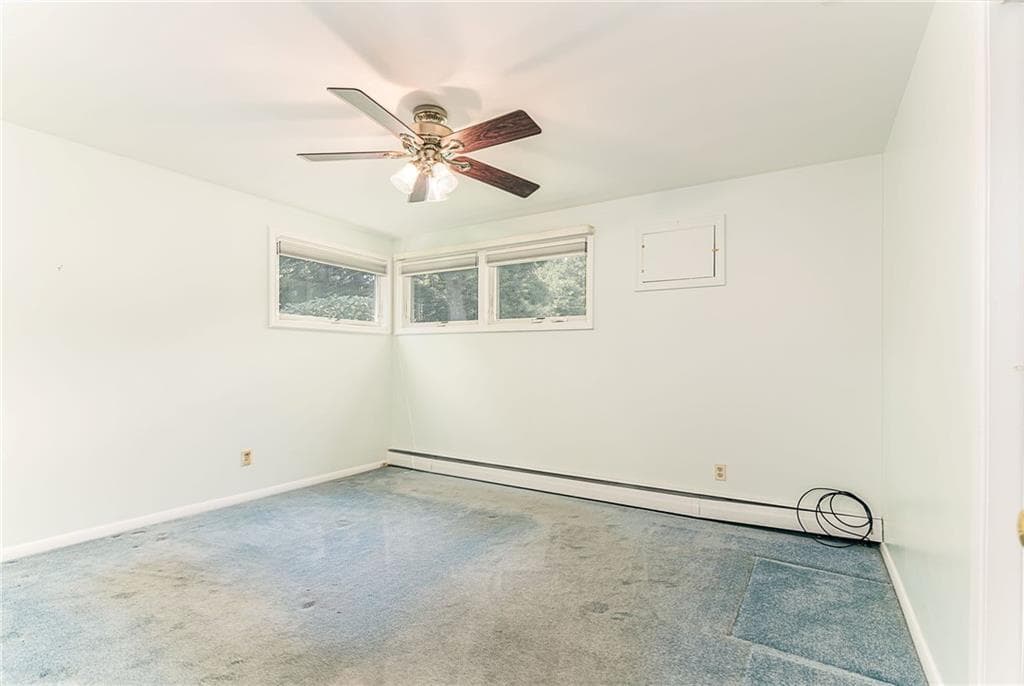 Single Family Residence at 91 Torrington Drive, Warwick, photo 10 of 28