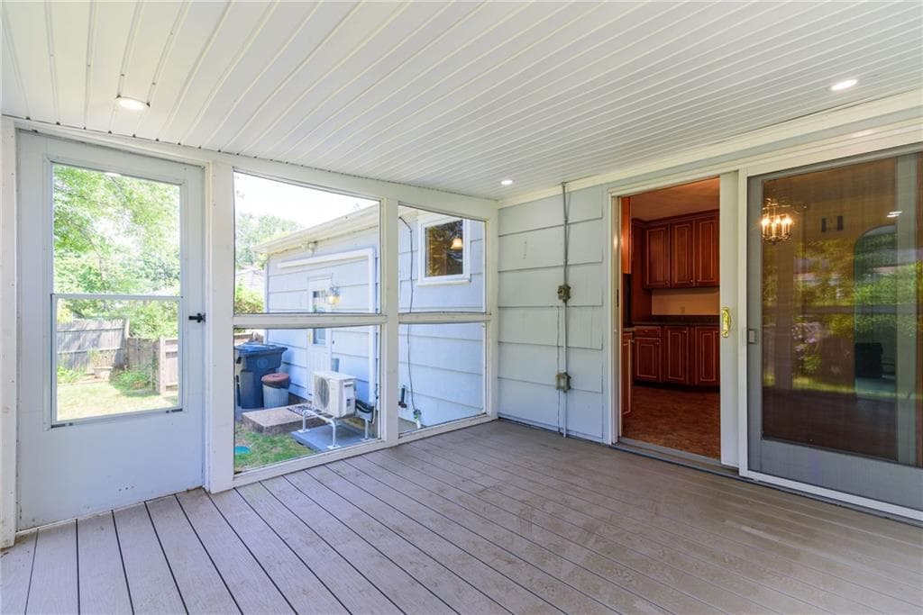 Single Family Residence at 91 Torrington Drive, Warwick, photo 25 of 28