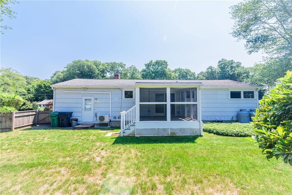 Single Family Residence at 91 Torrington Drive, Warwick, photo 21 of 28