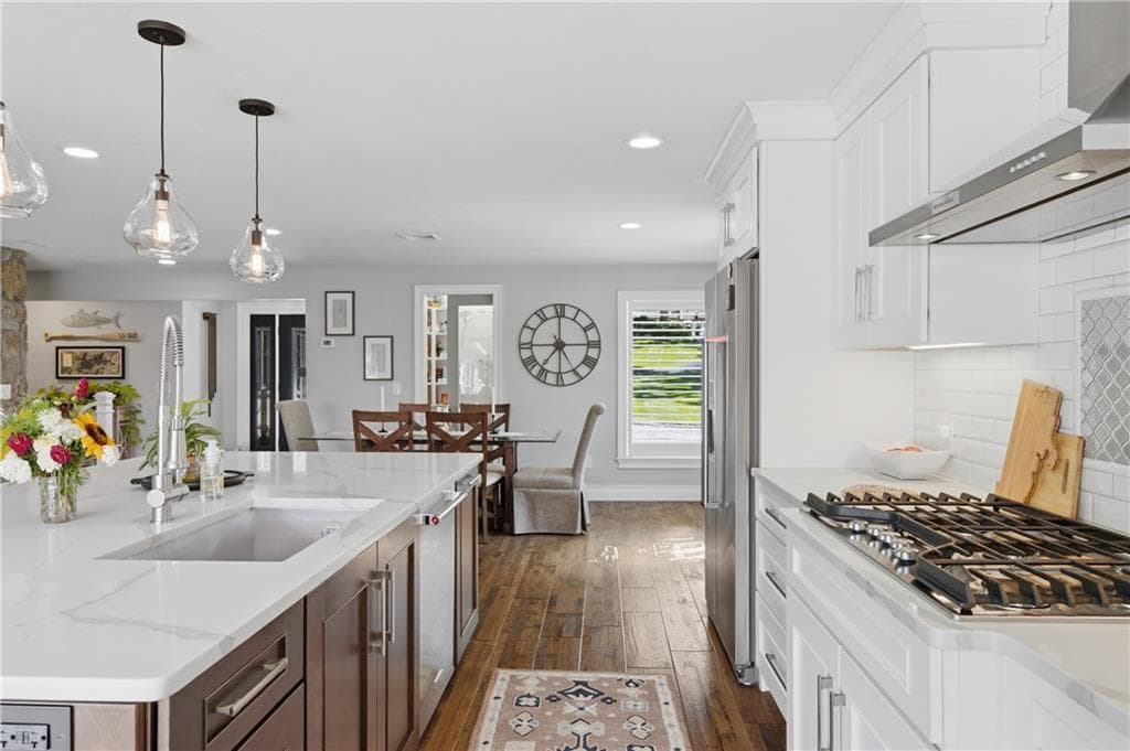 Single Family Residence at 16 Countryside Drive, Johnston, photo 7 of 50