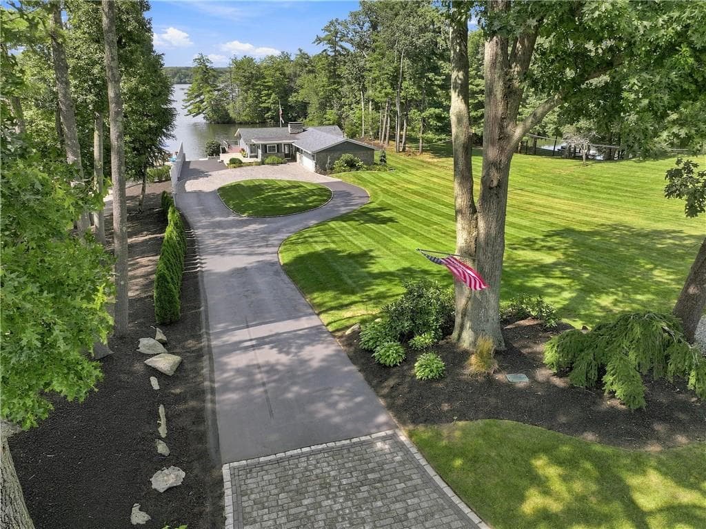 Single Family Residence at 16 Countryside Drive, Johnston, photo 3 of 50