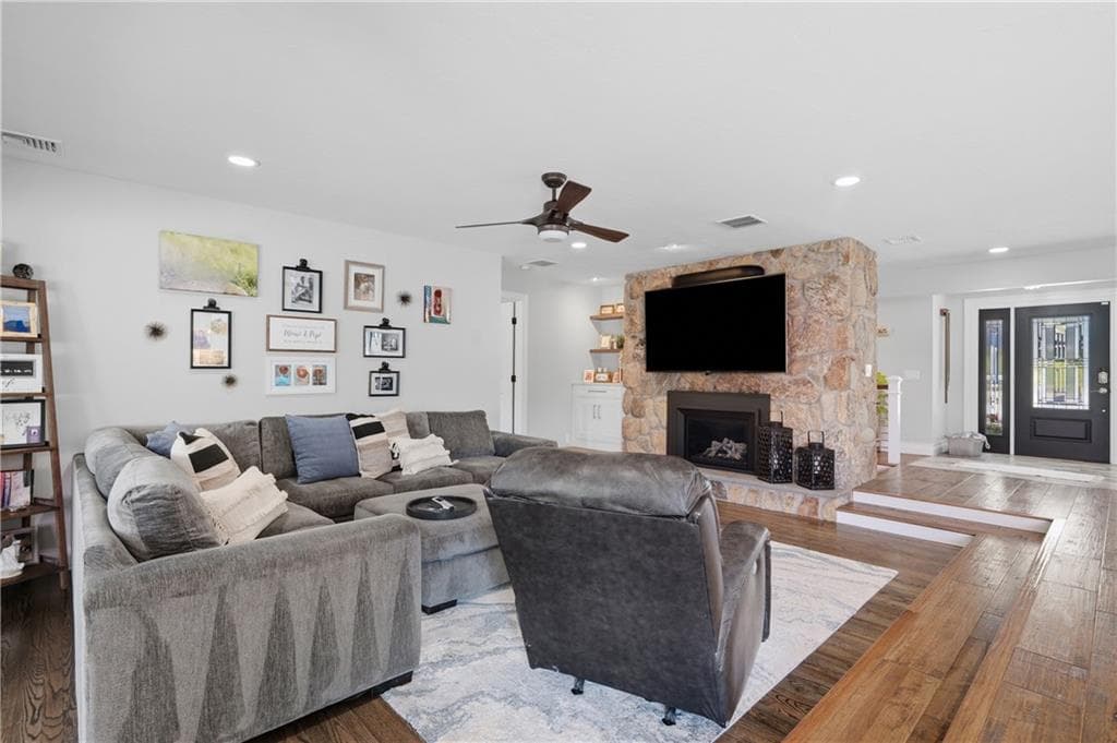 Single Family Residence at 16 Countryside Drive, Johnston, photo 18 of 50