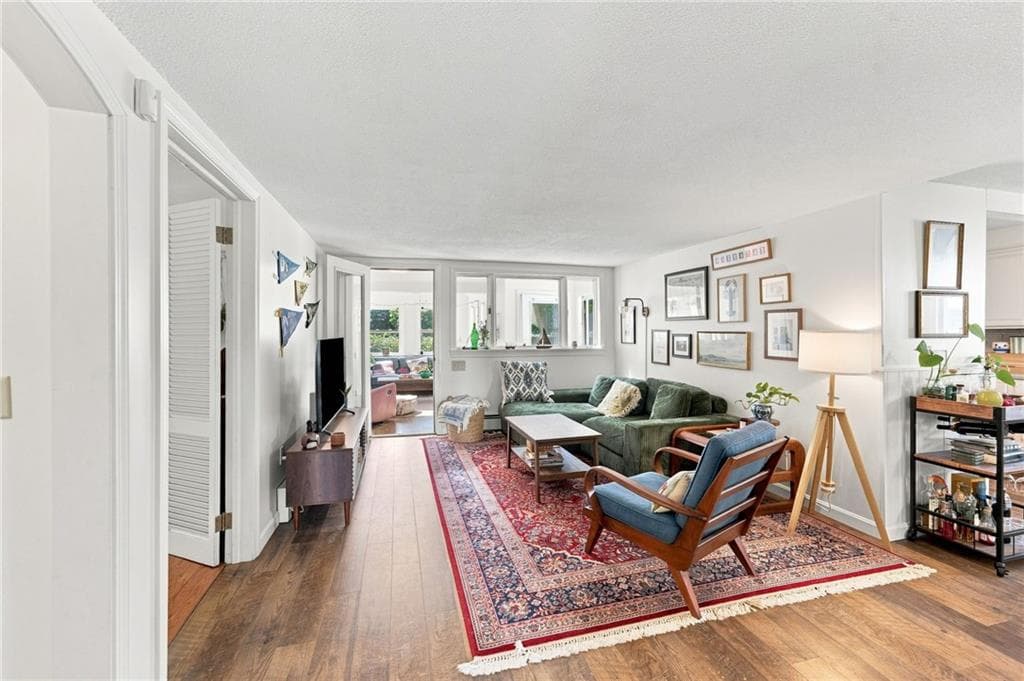76 Pleasant Street photo 38