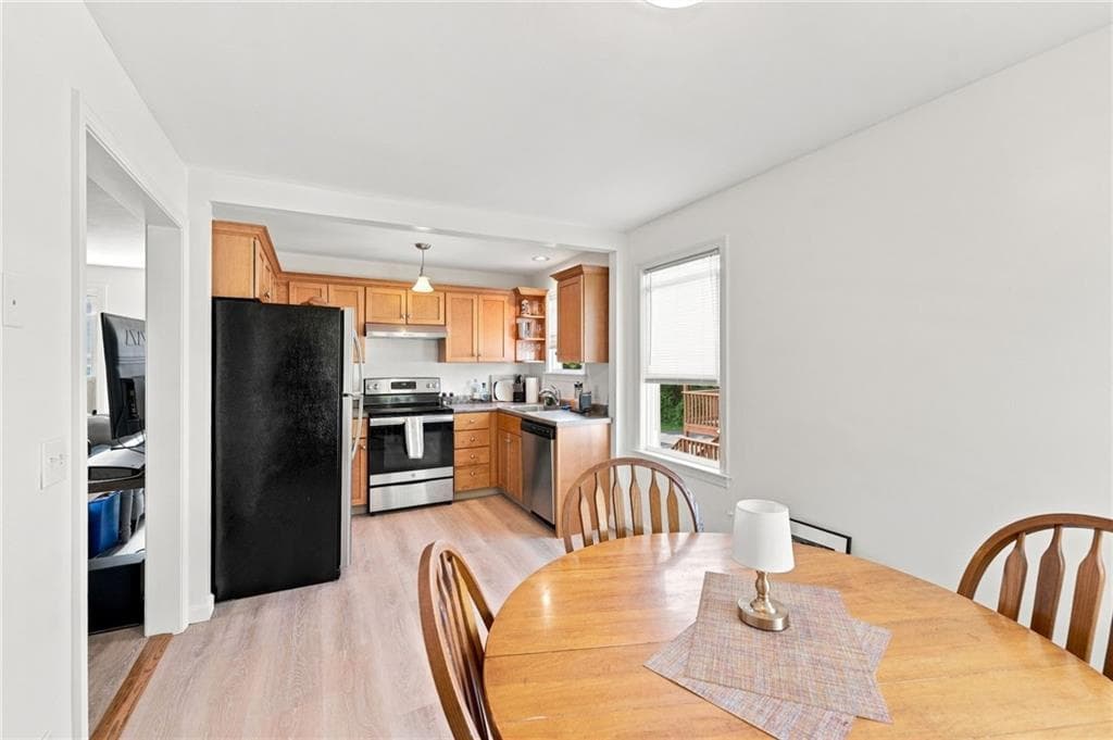 76 Pleasant Street photo 19