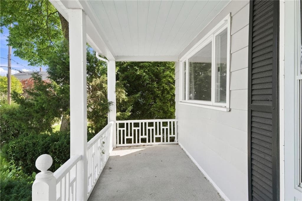76 Pleasant Street photo 4