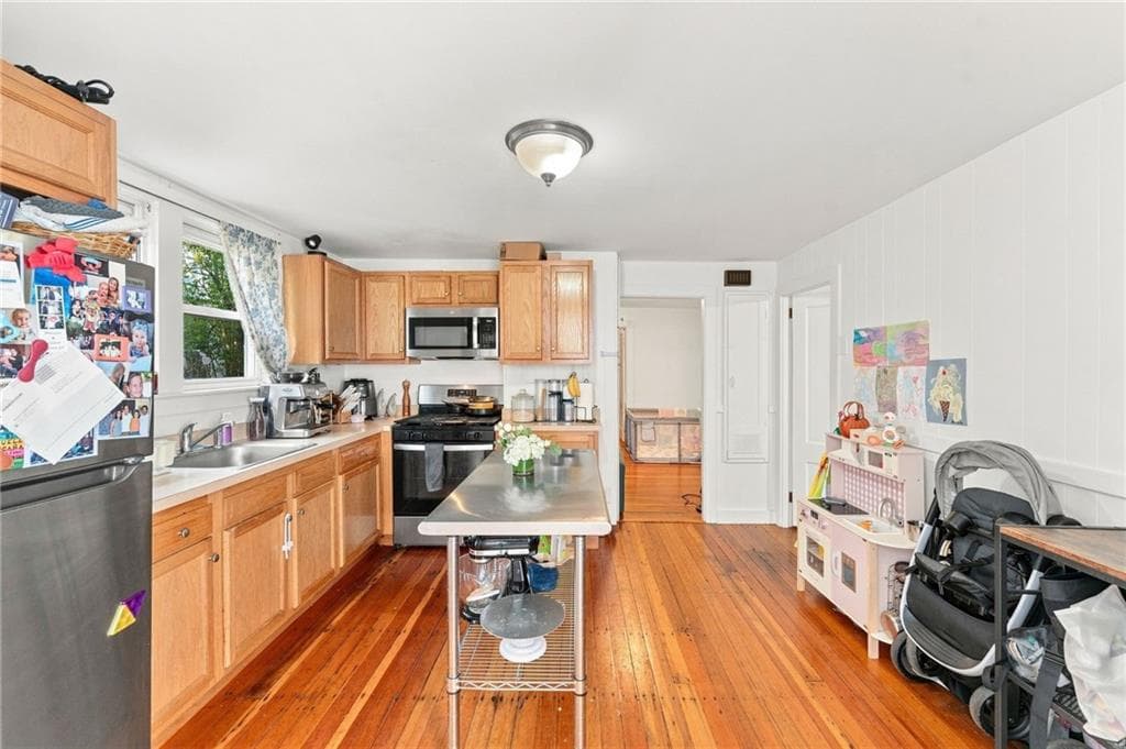 78 Pleasant Street photo 37