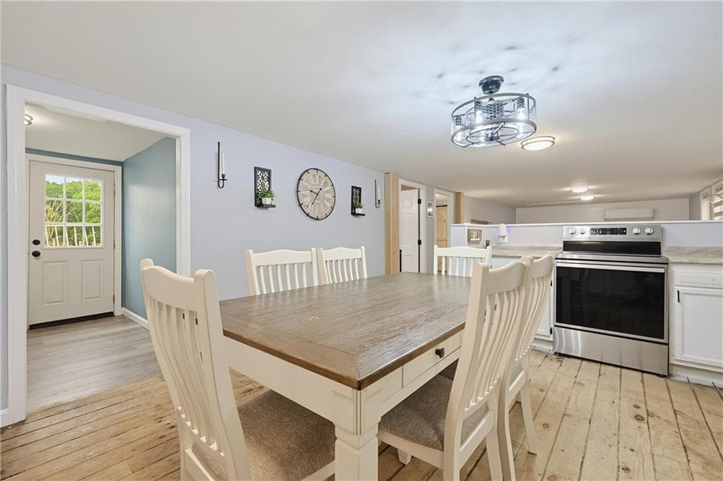 Single Family Residence at 12 Mill Road, Richmond, photo 15 of 25