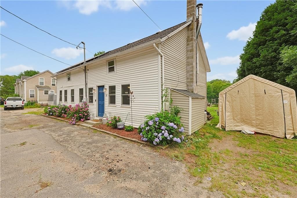 Single Family Residence at 12 Mill Road, Richmond, photo 8 of 25