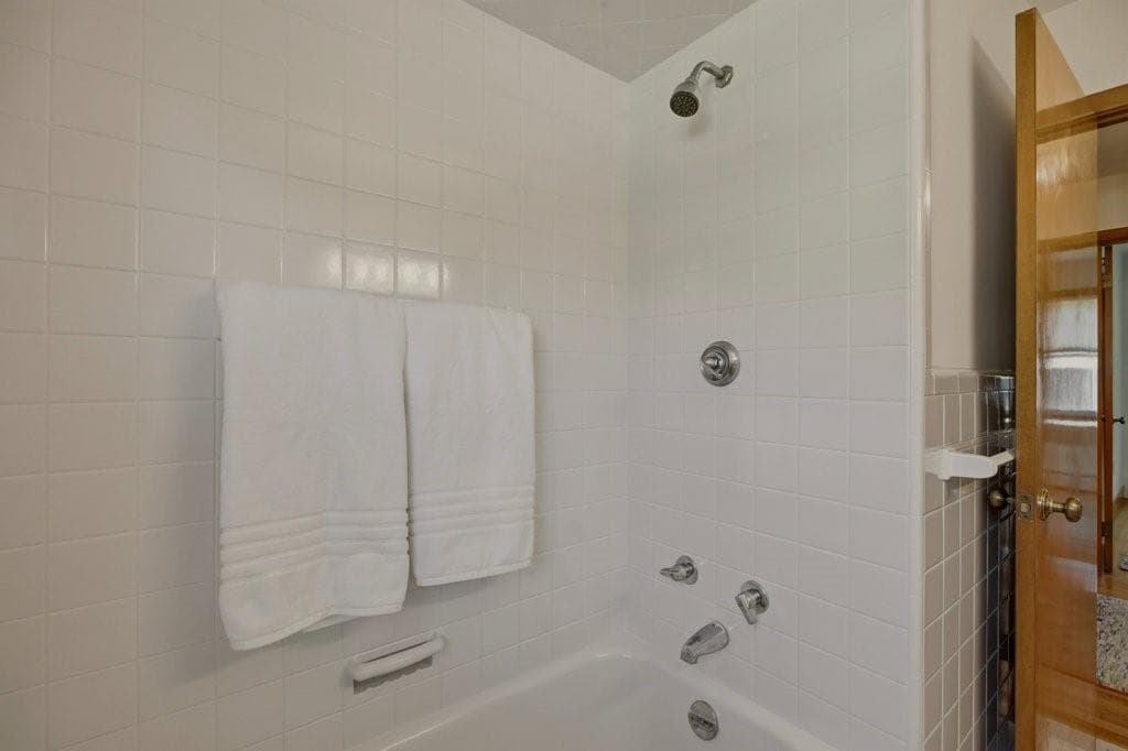 Single Family Residence at 205 Lincoln Avenue, Barrington, photo 22 of 42