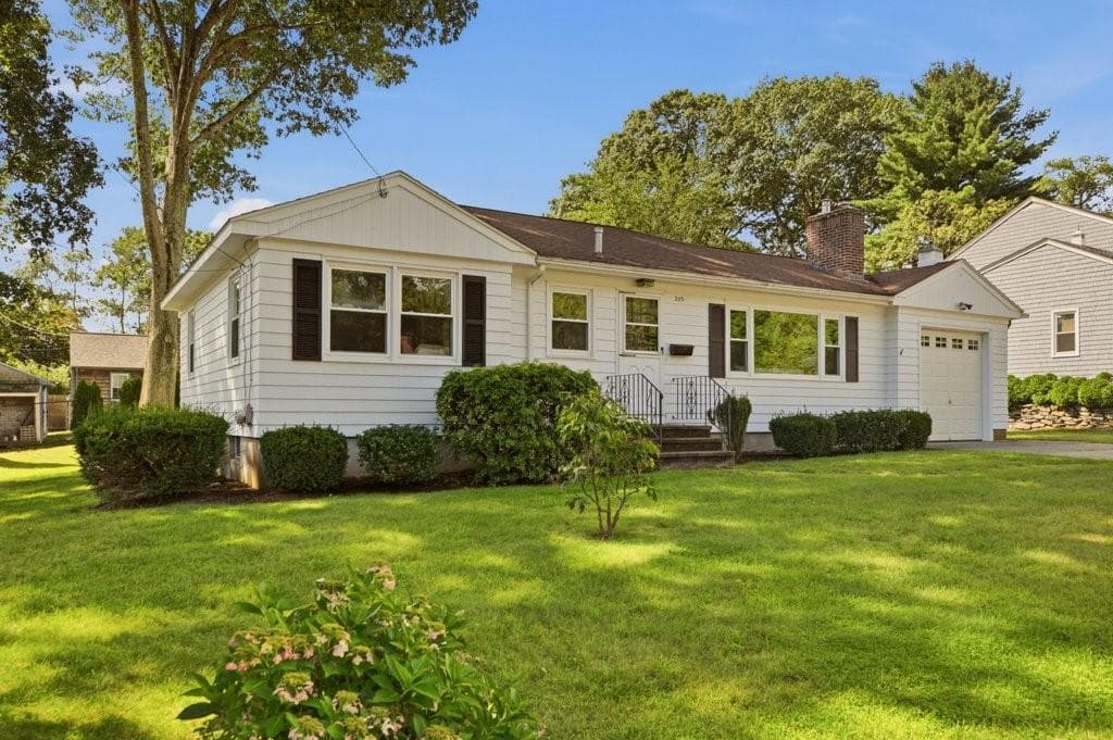 Single Family Residence at 205 Lincoln Avenue, Barrington, photo 32 of 42