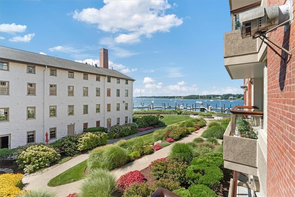 345 Thames Street UNIT 205N photo 32