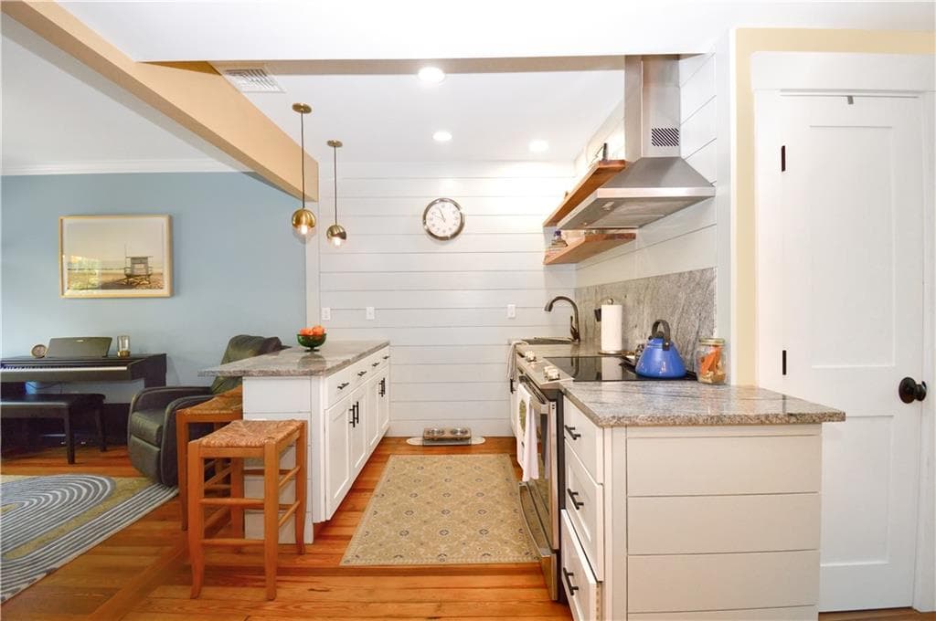 Condominium at 7 Bay View Avenue UNIT B, Bristol, photo 13 of 30