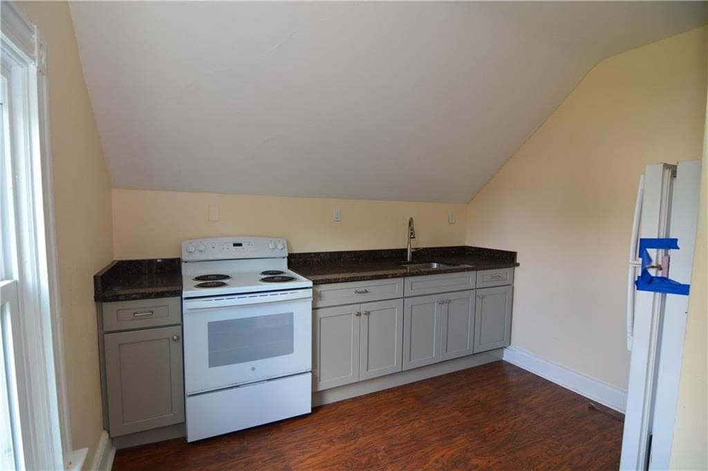 339 Pawtuxet Avenue photo 24