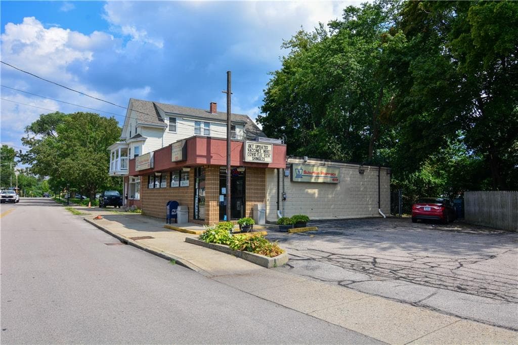 339 Pawtuxet Avenue photo 45