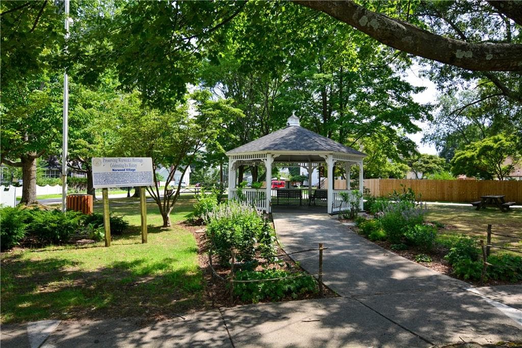 339 Pawtuxet Avenue photo 44