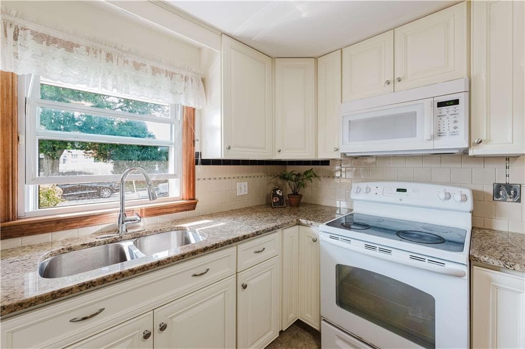 200 Budlong Road photo 23