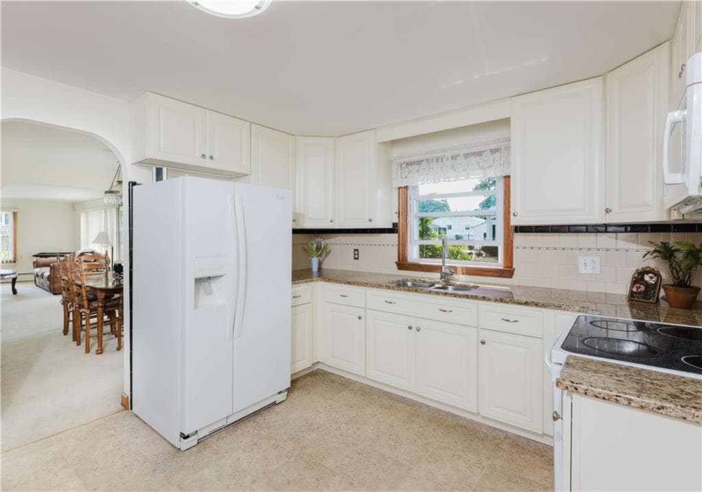 200 Budlong Road photo 12