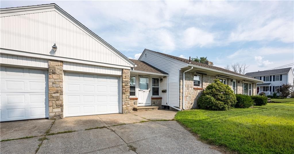 200 Budlong Road photo 3