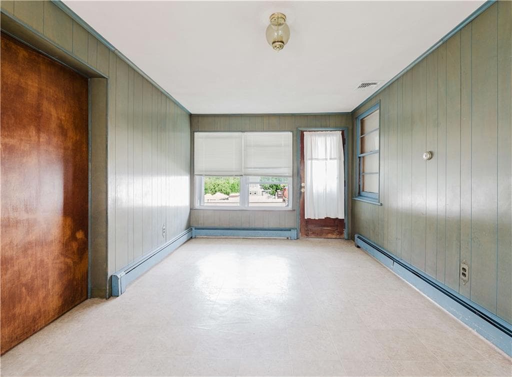 200 Budlong Road photo 9