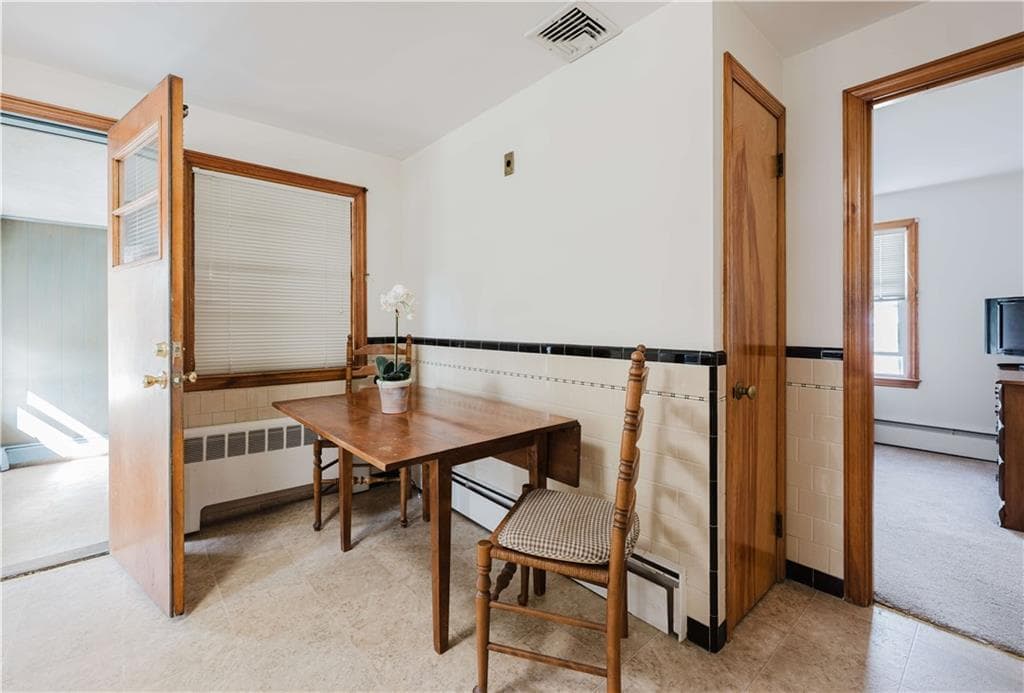 200 Budlong Road photo 10