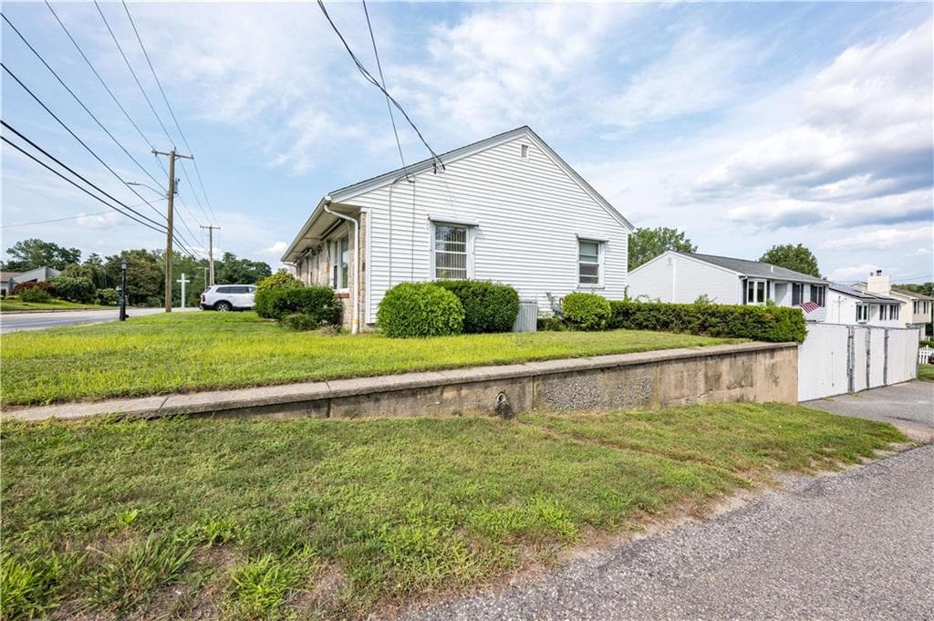 200 Budlong Road photo 4