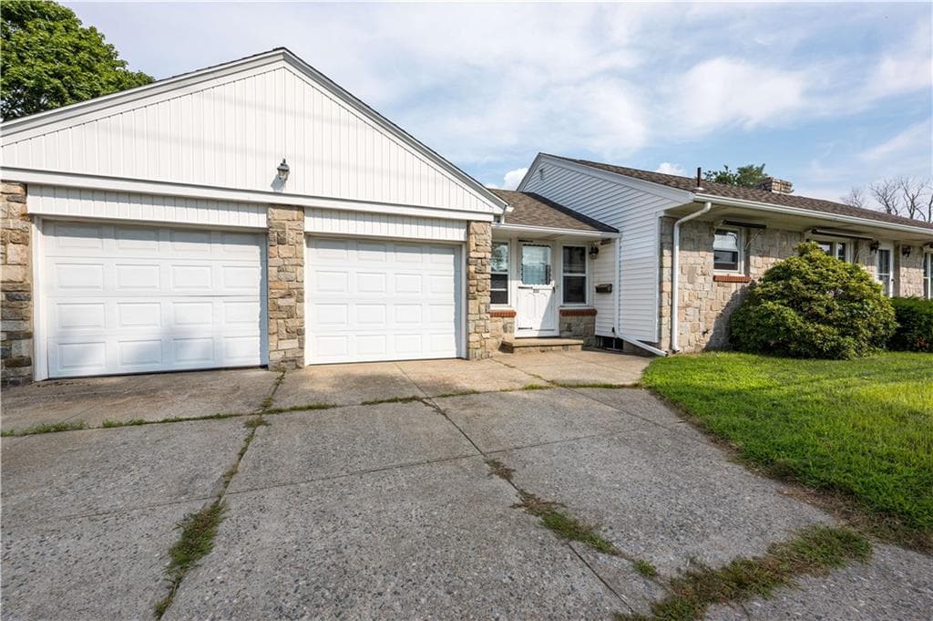 200 Budlong Road photo 8