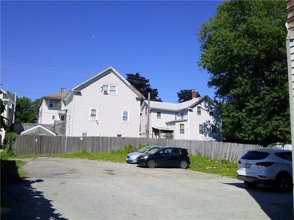 54 First Avenue photo 36