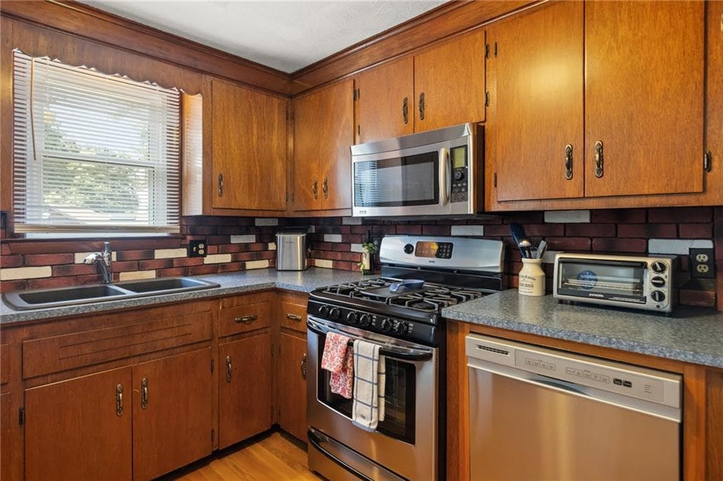 67 Winston Avenue photo 14