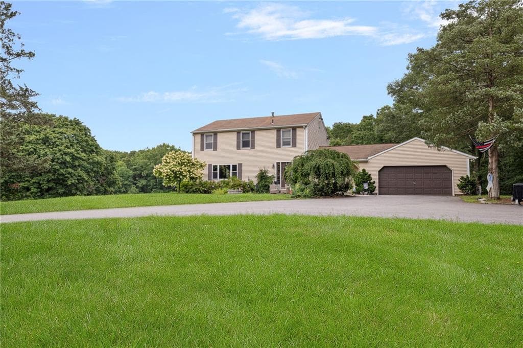 Single Family Residence at 111 Olney Arnold Road, Cranston, photo 6 of 49
