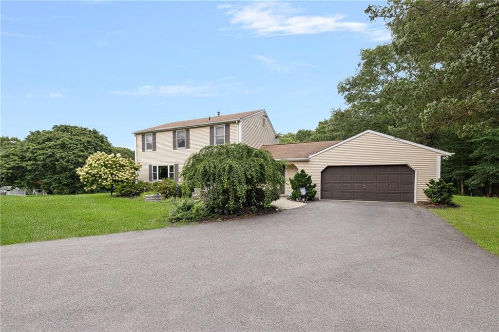 Single Family Residence at 111 Olney Arnold Road, Cranston, photo 4 of 49