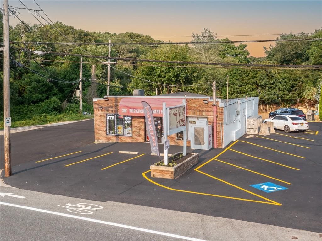 684 690 Boston Neck Road photo 9
