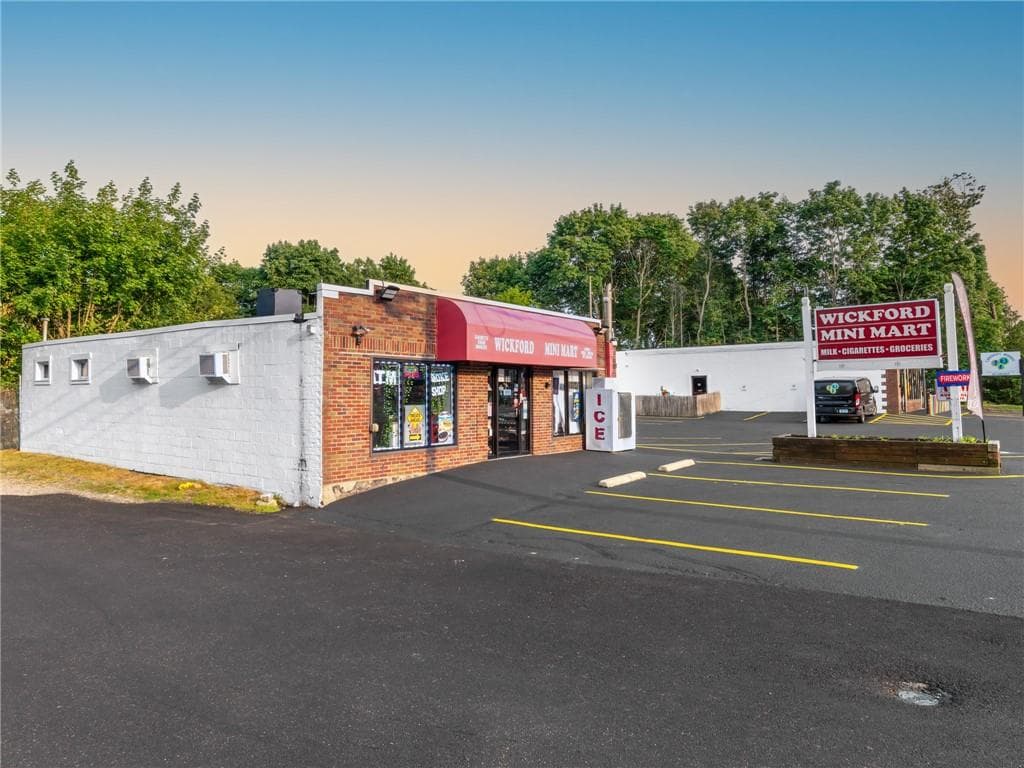 684 690 Boston Neck Road photo 8