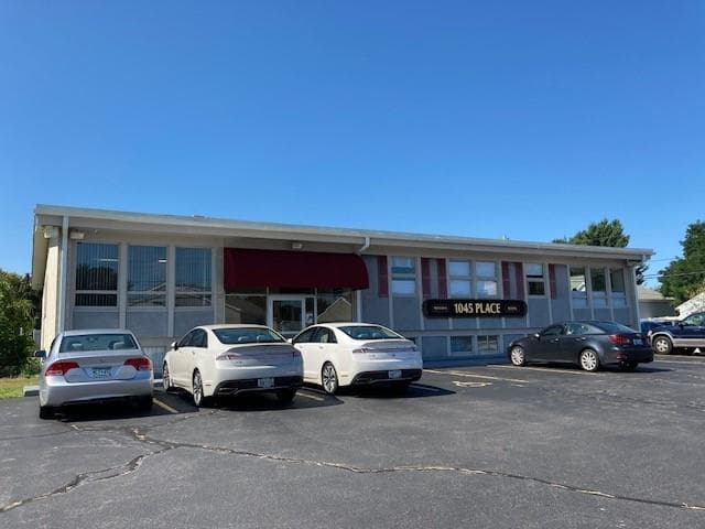 1045 Warwick Avenue UNIT 104