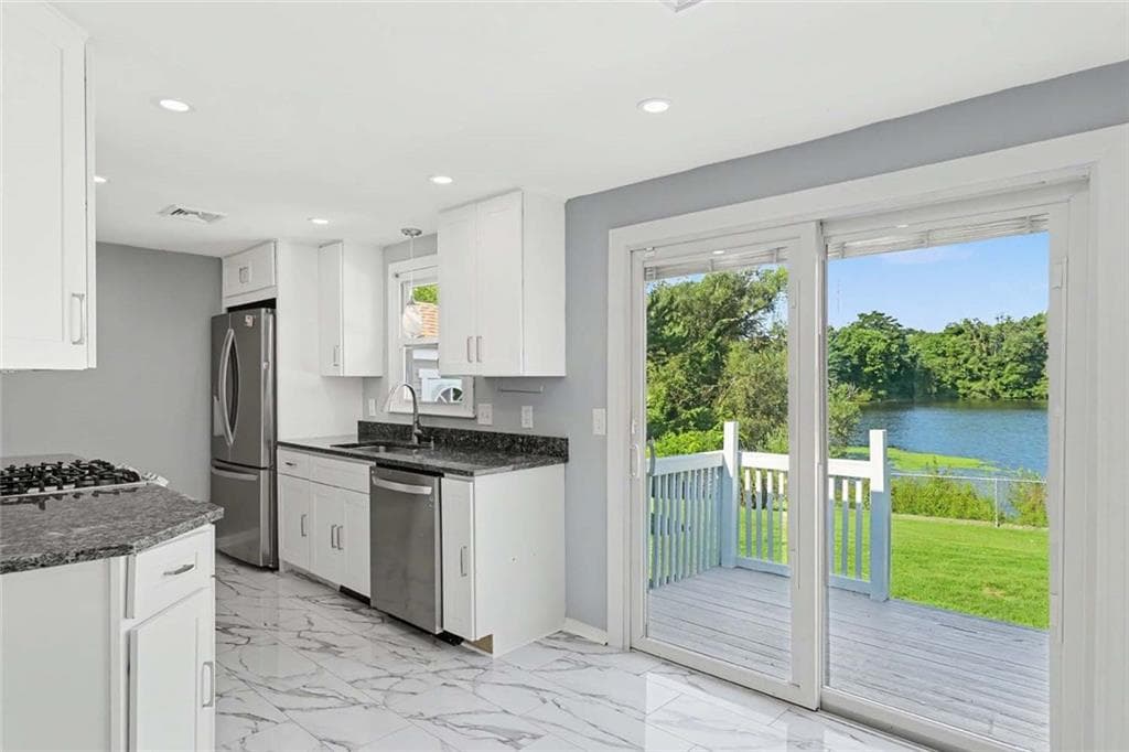 42 Roger Williams Avenue photo 16