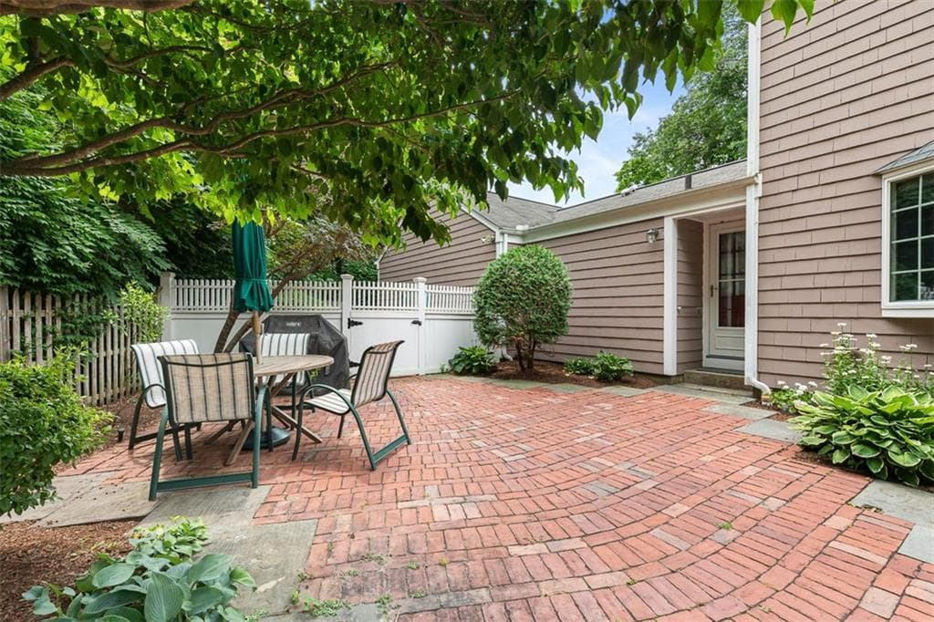 45 Hawthorne Avenue photo 3