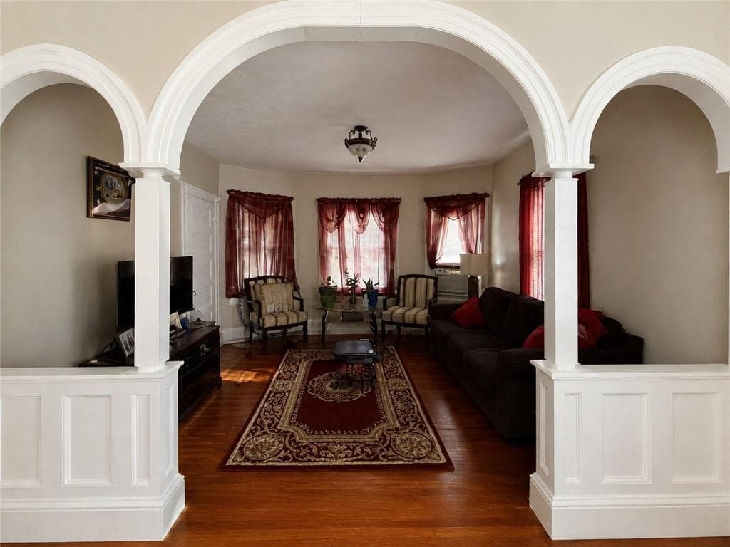 868 Main Street photo 2