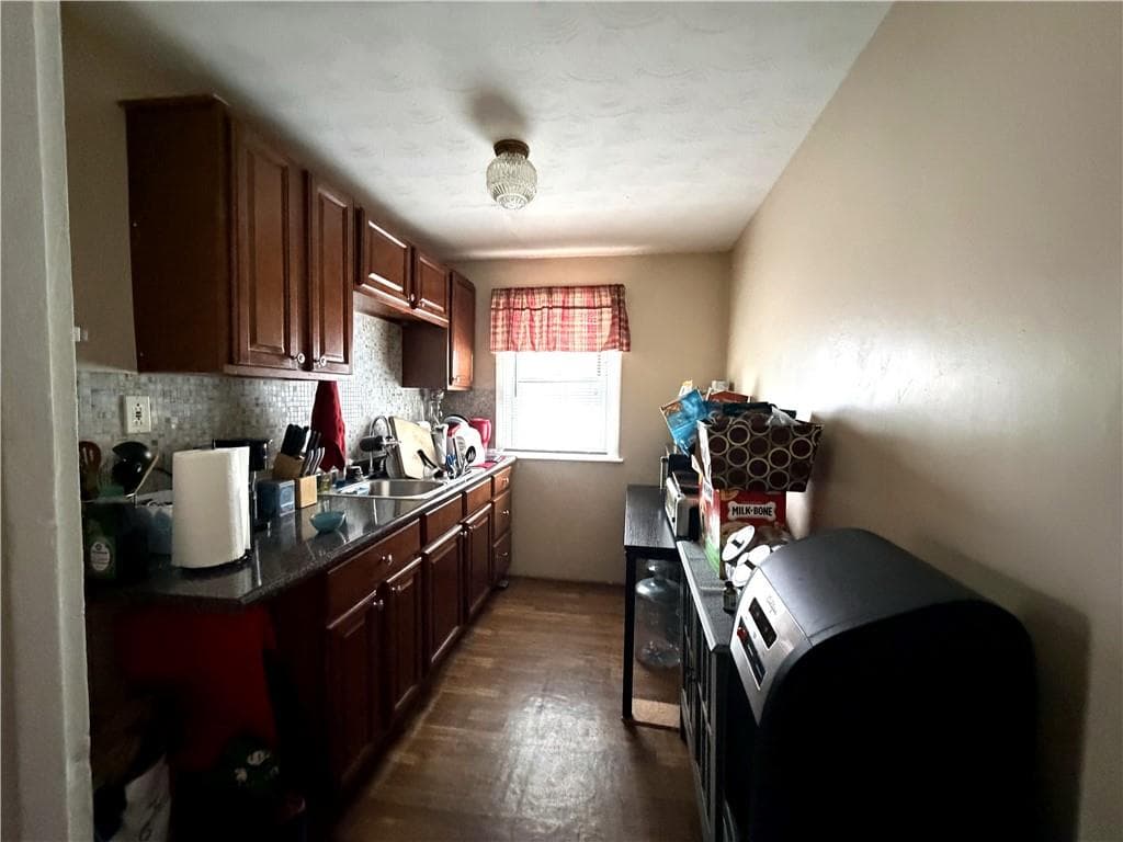 868 Main Street photo 6