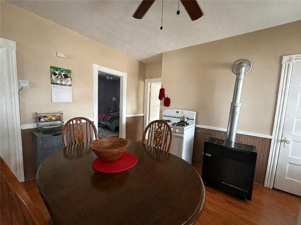 868 Main Street photo 3