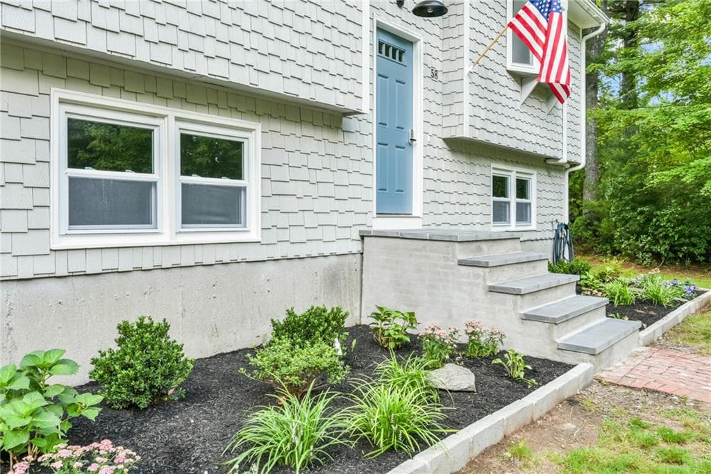 Single Family Residence at 58 Sand Turn Road, South Kingstown, photo 2 of 41