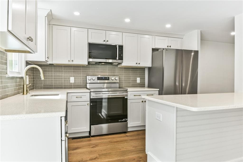 Single Family Residence at 58 Sand Turn Road, South Kingstown, photo 7 of 41