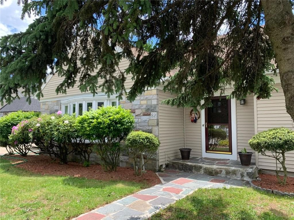 82 Killingly Street photo 3
