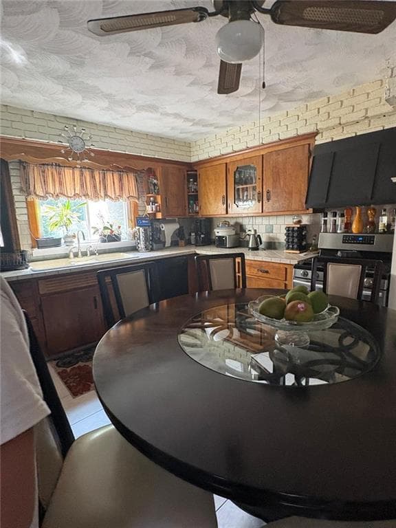82 Killingly Street photo 8