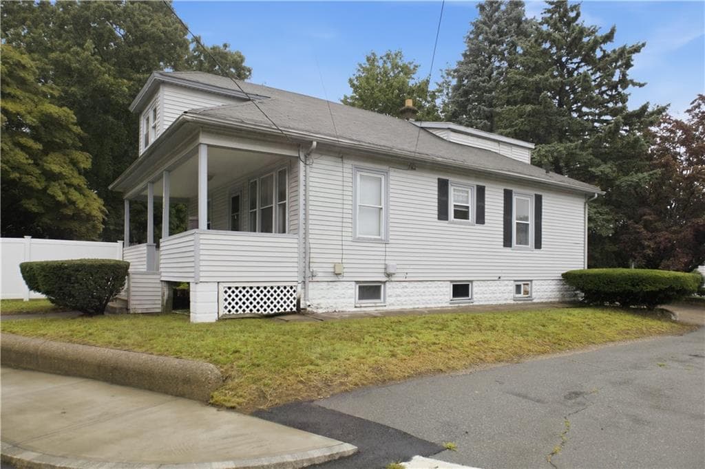 445 Smithfield Road photo 4