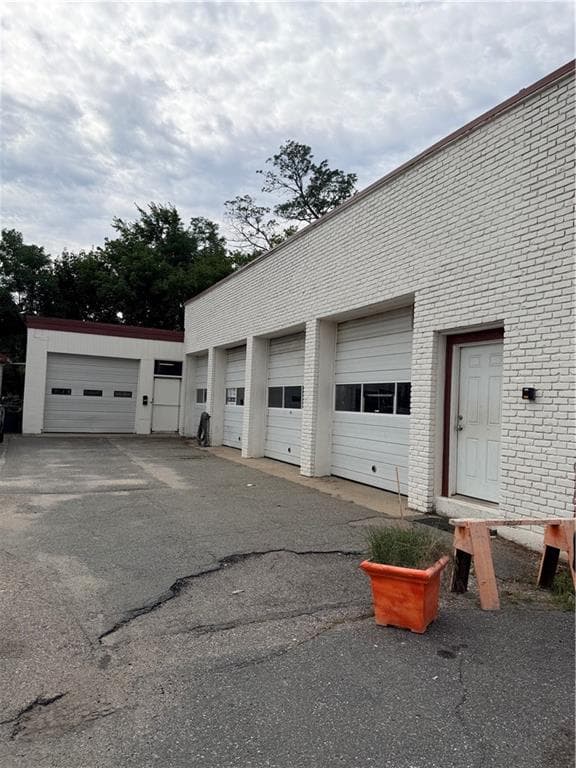 214 220 South Main Street photo 4
