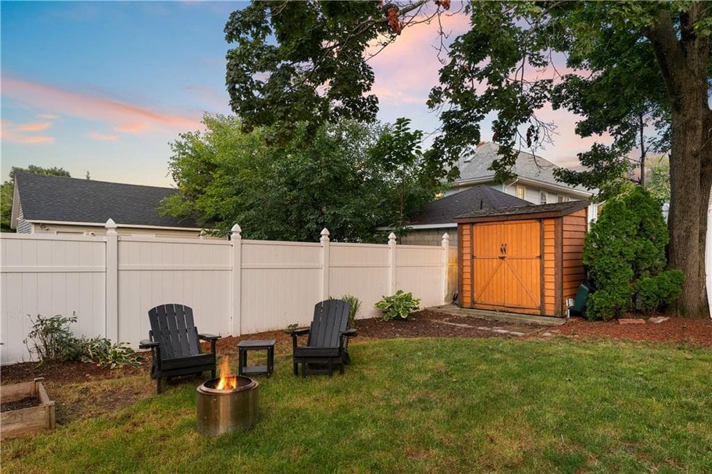 84 Waterman Avenue photo 42
