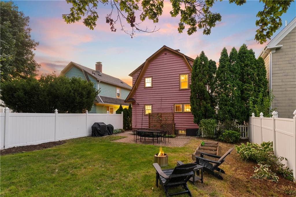 84 Waterman Avenue photo 41