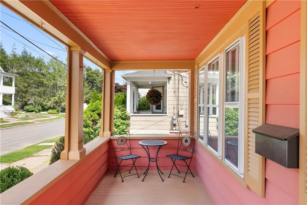 84 Waterman Avenue photo 4