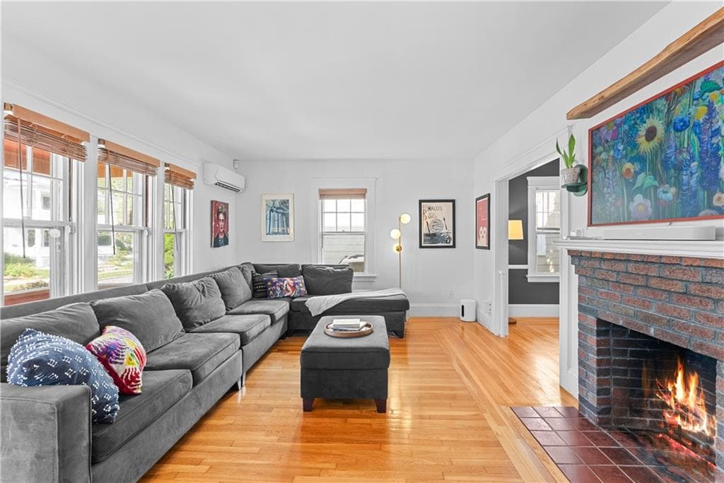 84 Waterman Avenue photo 8
